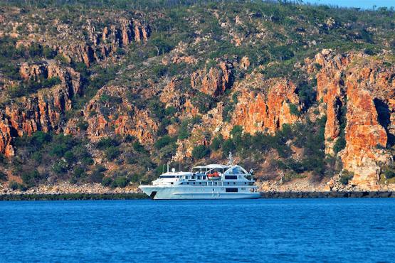 900x600-australia-kimberley-coral-expeditions-boat-cliff-credit-coral-expeditions