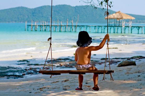 Relax and play on the Koh Rong Sanloeum’s pristine beaches