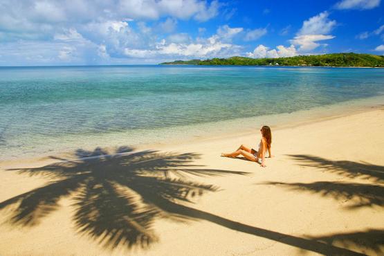 Relax on the gorgeous beaches of the Mamanuca Islands | Travel Nation