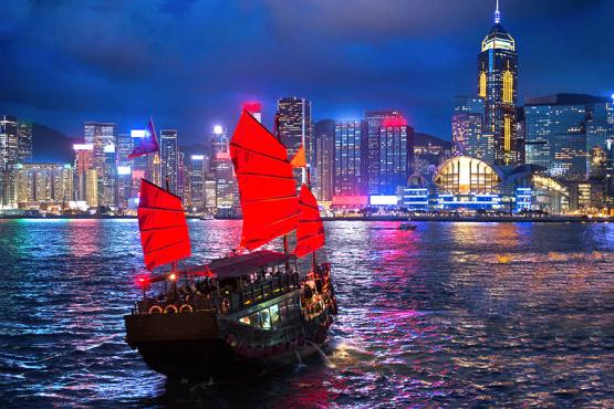 Take a junk boat cruise around Hong Kong harbour | Travel Nation