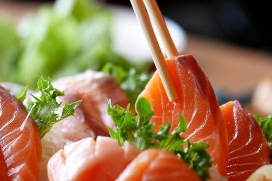Eat super fresh sushi in Japan | Travel Nation