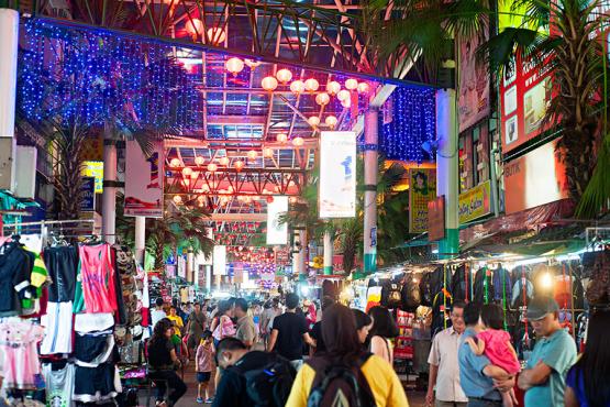 Stroll through the lively night markets