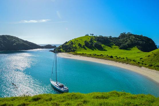 Explore New Zealand's beautiful Bay of Islands | Travel Nation