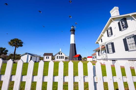 Stroll around the lighthouse on Tybee Island | Travel Nation
