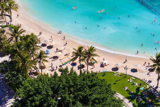 Enjoy the sunshine and turquoise water on Waikiki Beach | Travel Nation