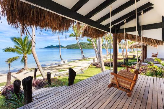 Tropica Island Resort - Beachfront Bure veranda