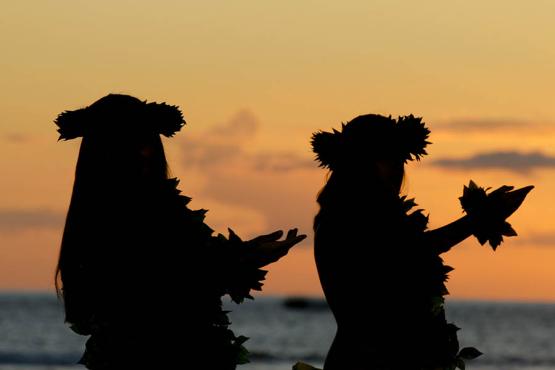 900x600_usa_hawaii_dancers_sunset
