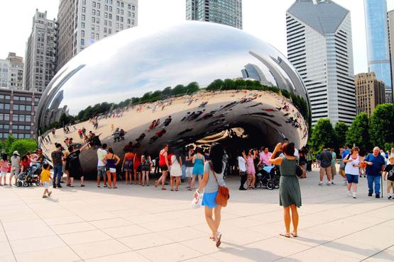 Wander the bustling streets of Chicago 