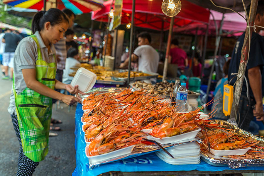 thailand-bangkok-streetfood-vendor-900x600